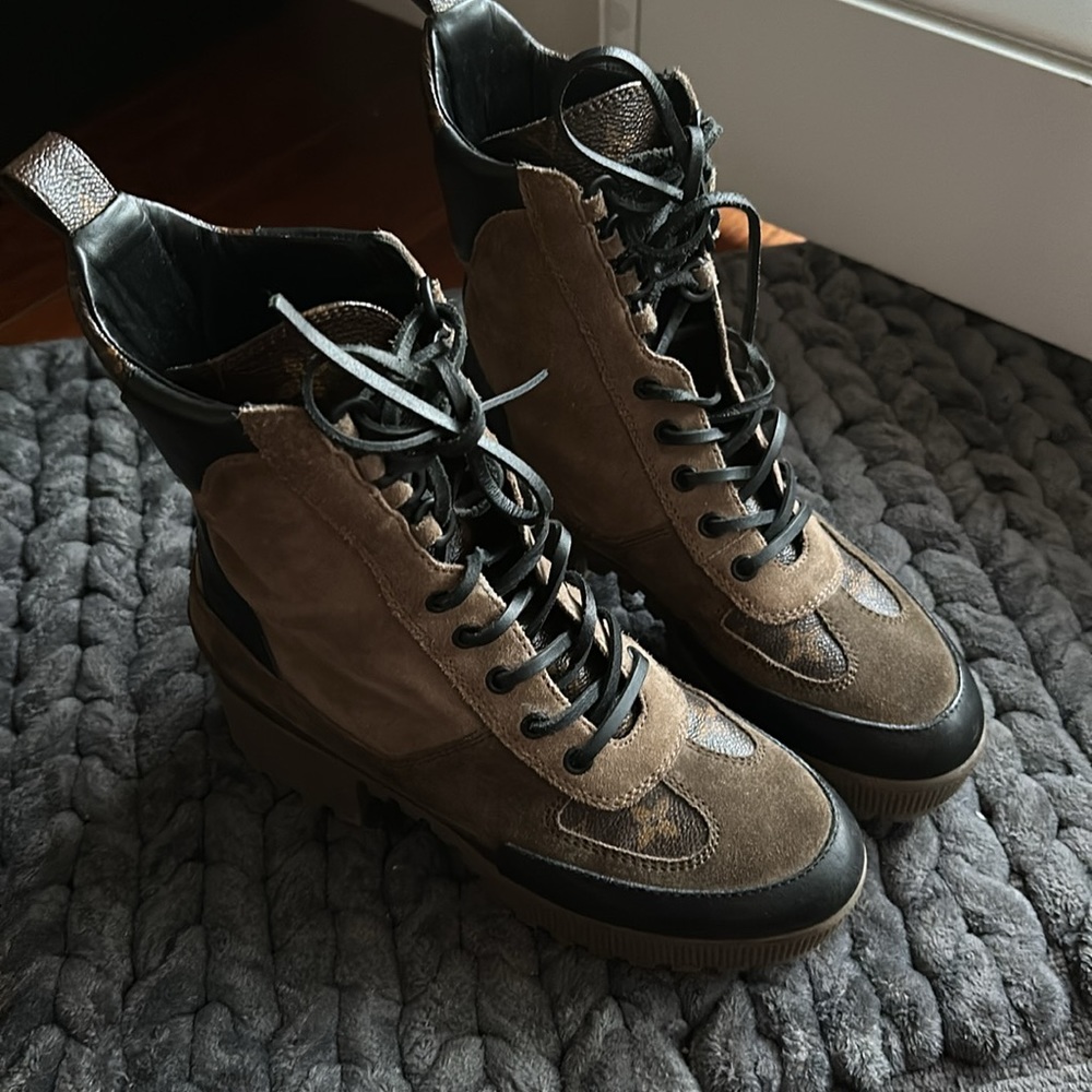 LOUIS VUITTON Suede Calfskin Monogram Laureate Platform Desert Boots size 37